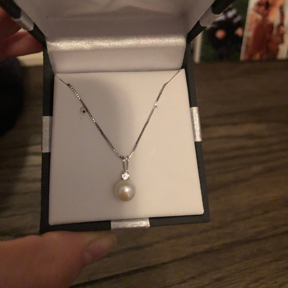 Dainty pearl necklace